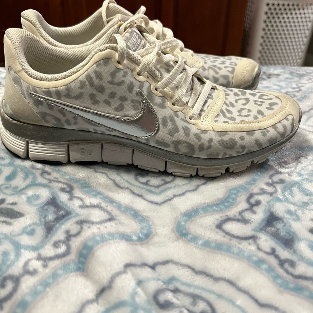 Women’s Nike free 5.0 cheetah print running shoes